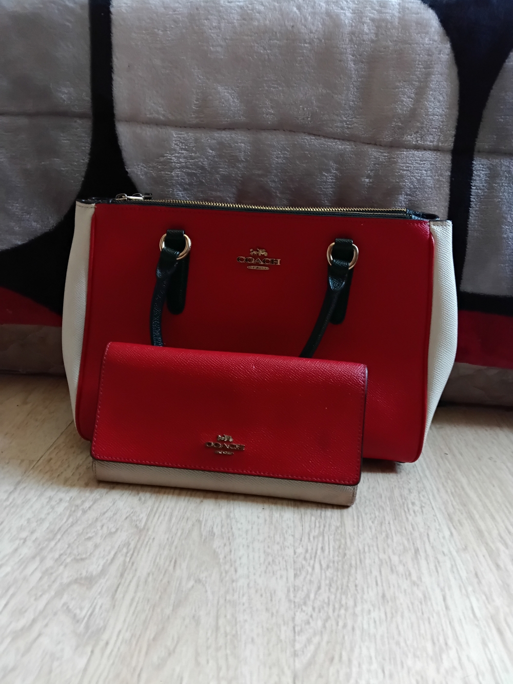 Coach Red and White Leather Satchel with Matching Wallet - Picture 12 of 16